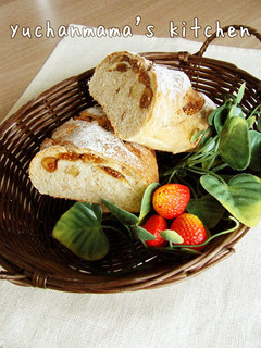 A picture of Fig and Walnut Whole Wheat Bread.