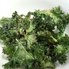 Kickin' Garlic Kale Crisps A picture of Kickin' Garlic Kale Crisps.