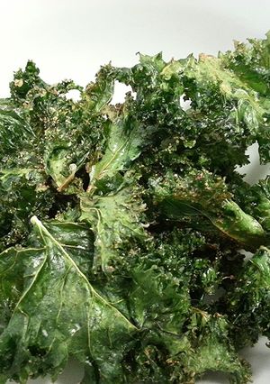 A picture of Kickin' Garlic Kale Crisps.