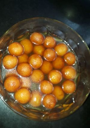 સોજી ના ગુલાબજાંબુ(soji na gulab jambu in Gujarati) રેસીપી મુખ્ય ફોટો