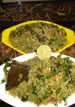 हेल्दी, पौष्टिक हंडी पालक पुलाव (palak pulao recipe in marathi) रेसिपी चे मुख्य फोटो