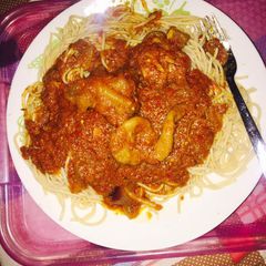 A picture of Cow leg and intestine stew with spaghetti.