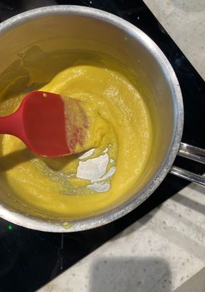 A picture of Sweetcorn custard/purée.