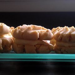 A picture of Yoyos biscuits.