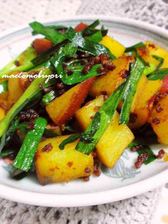 A picture of Curry Flavored Potato, Ground Meat and Chinese Chive Stir Fry.
