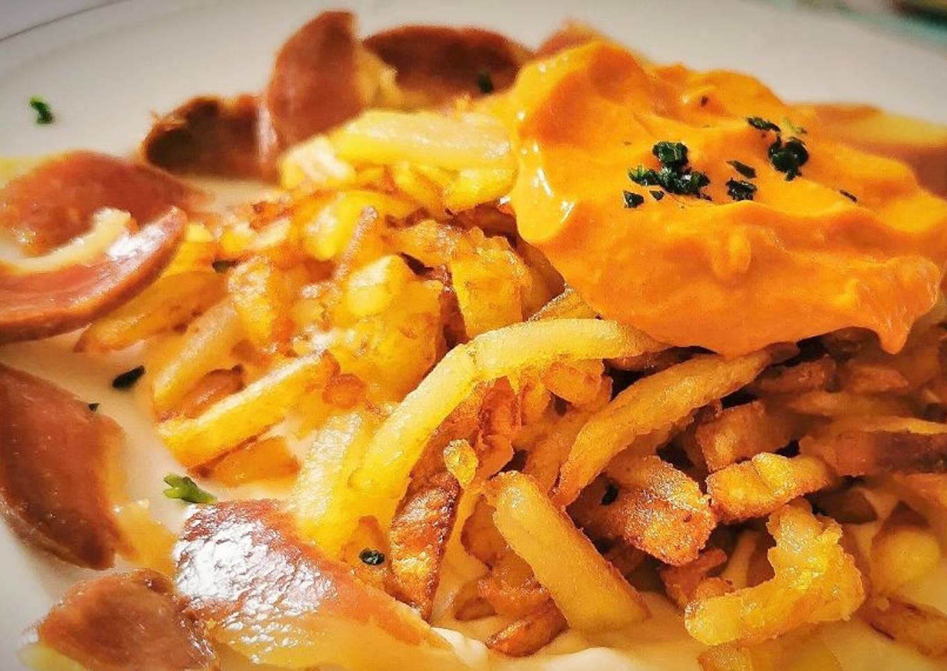 Patatas fritas con Paletilla ibérica salteada