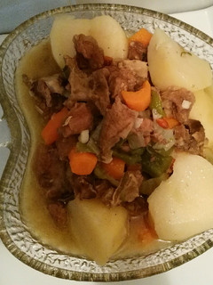 Una foto de Guiso de ternera con patatas y verduras
