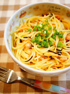 A picture of Japanese-style Pasta with Salmon and Shio-kombu.