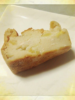 A picture of Apple & Sake Lees Cake.