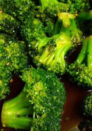 A picture of Momma's Asian style stir-fried broccoli.