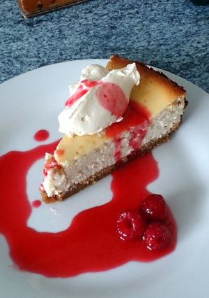 A picture of White chocolate and vanilla cheesecake.