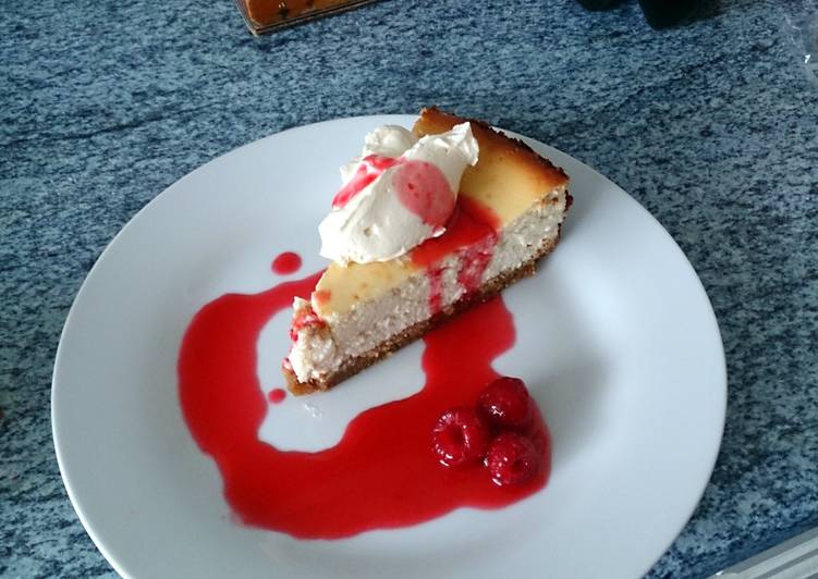 Steps to Make Homemade White chocolate and vanilla cheesecake