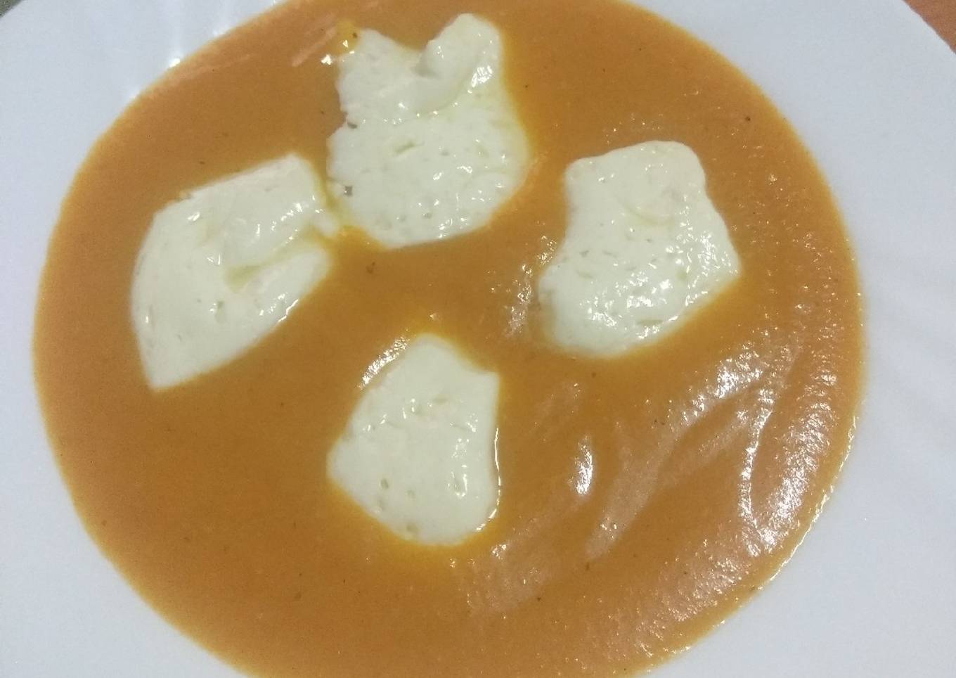 Crema de calabaza con queso fresco frito