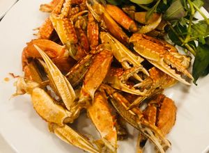 Hình của món Càng ghẹ/ hải sản rang muối ướt.