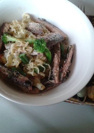 A picture of Noodles stir fry.