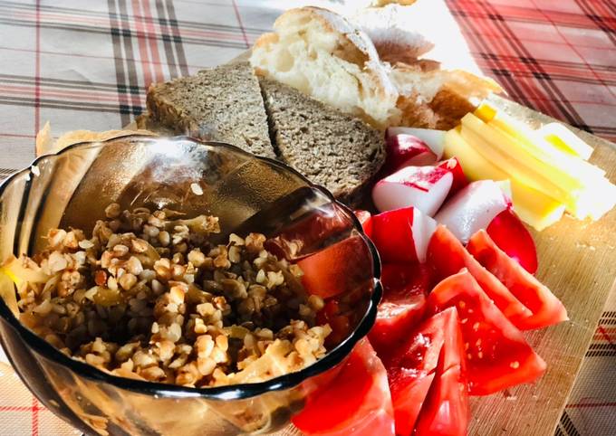 Гречневая каша с жареным луком