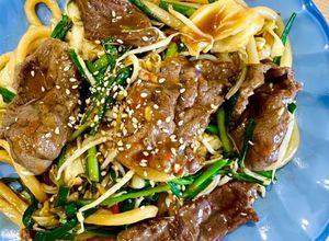 Hình của món Mì Udon Xào Thịt Bò.