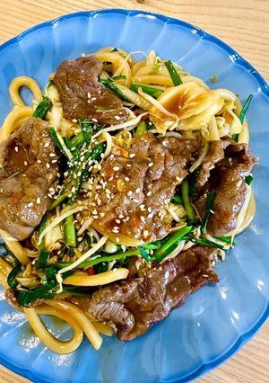 Hình của món Mì Udon Xào Thịt Bò.