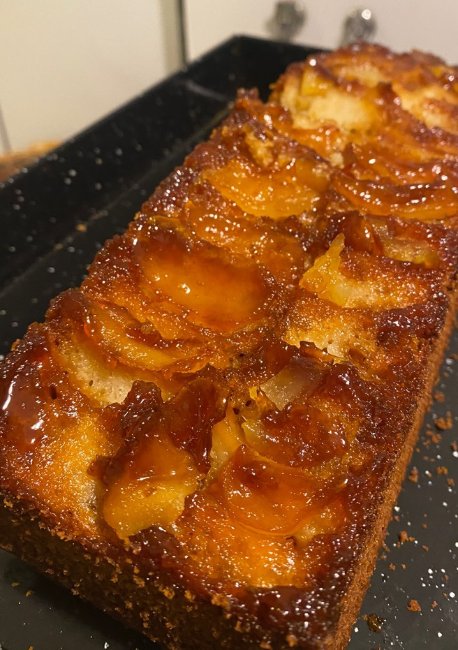 Una foto de Torta invertida de manzana 🍎