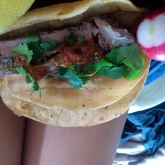 A picture of Lengua tacos.