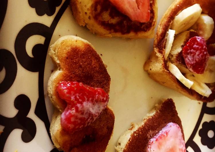 Panqueques 🥞 rellenas de guineo y fresas 🍓