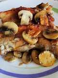 Bistecca di Maiale Arrostita con Funghi Champignon e Salsa di Soia