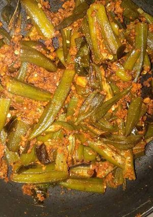 A picture of Bhindi sabzi.