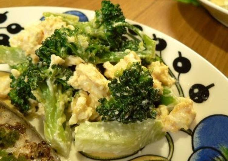 Broccoli and Scrambled Egg Mayonnaise Salad