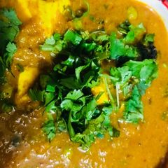A picture of Shahi Matar paneer.