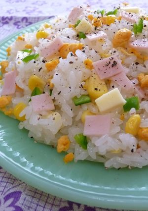 A picture of Western-Style Chirashi Sushi: A Popular School Lunch Item.