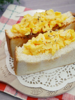 零技巧「炒蛋口袋吐司」簡單又好吃♪ 的食譜成品照片