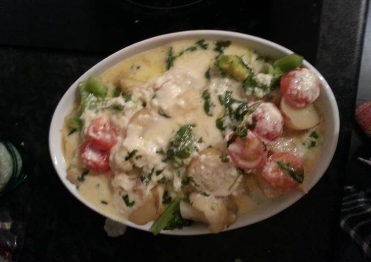 Recipe of Speedy Potato, cauliflower, broccoli and cheese bake