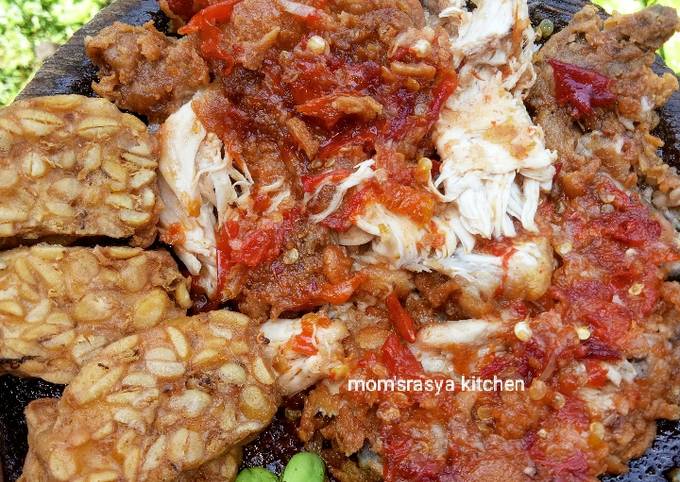 Ayam geprek sambal bawang