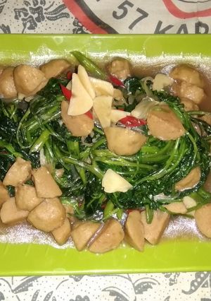 Foto resep Tumis Kangkung dan Bakso