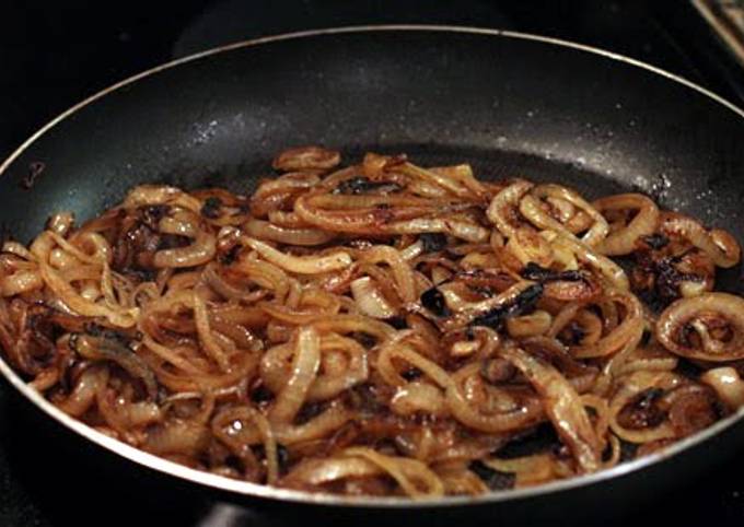 Step-by-Step Guide to Make Homemade Caramelized Onions in Beer.