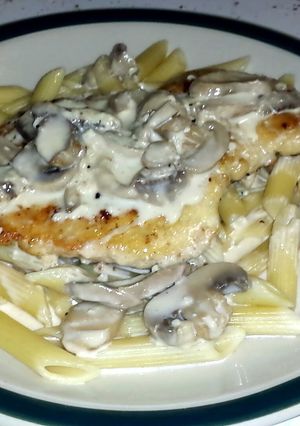 A picture of Creamy Chicken Marsala.