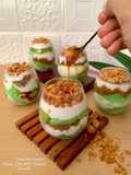 Klepon Cake With coconut crumble