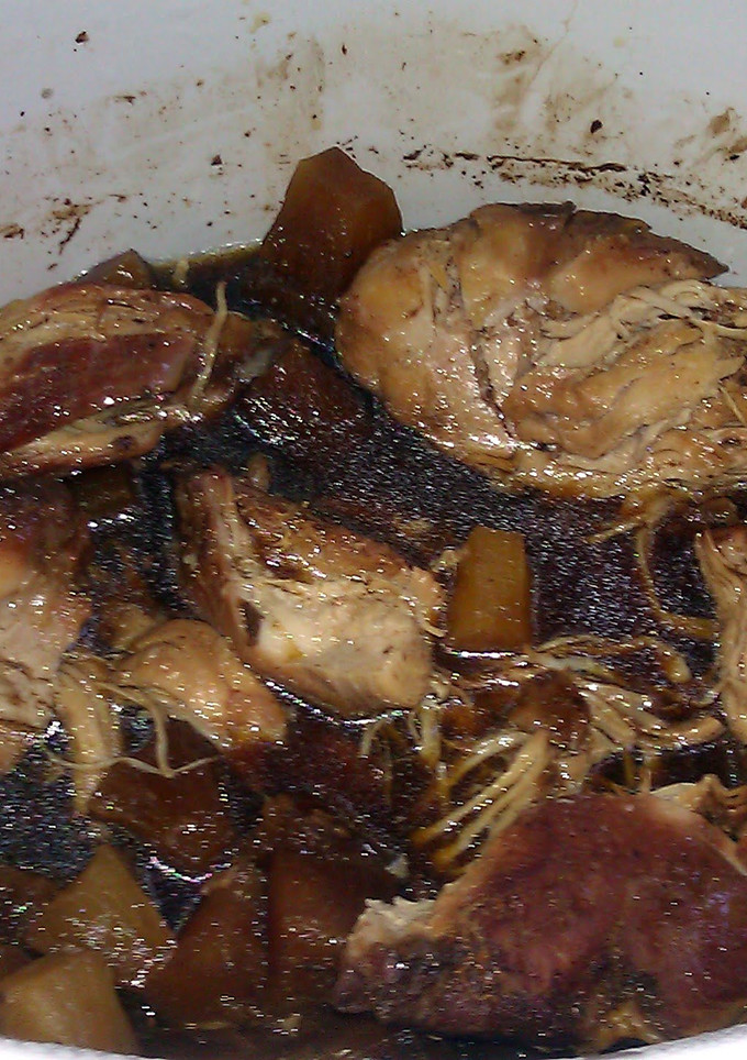 A picture of Hawaiian Crockpot chicken.