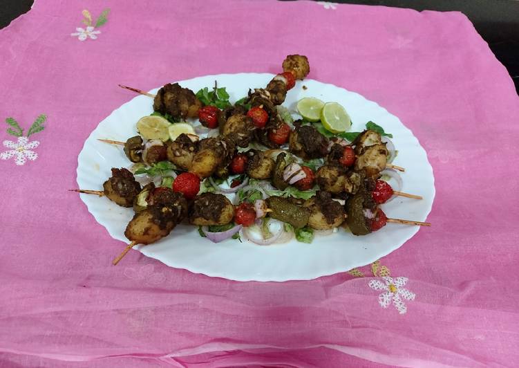 Simple Way to Make Ultimate Grilled baby potatoes and tomatoes with green chattny