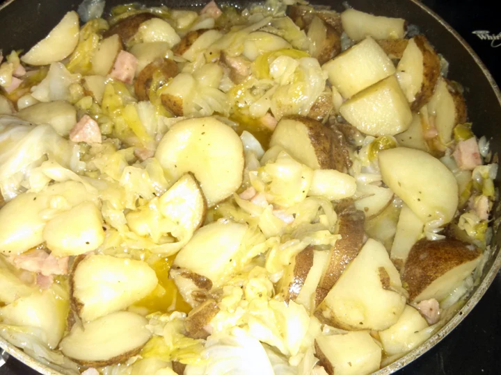 Recipe Fried Cabbage, Potatoes and Ham(optional) the Delicious Appealing