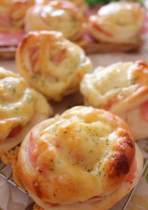 A picture of Ham Mayonnaise Bread.
