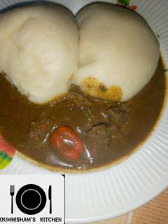A picture of Tuwon semovita with baobab soup (Miyar Kuka).