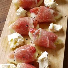 A picture of Cured Ham and Figs.