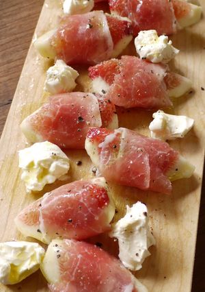 A picture of Cured Ham and Figs.