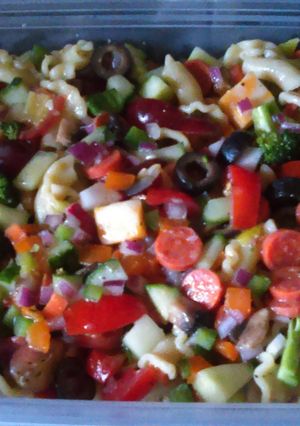 A picture of Garden supreme pasta salad.