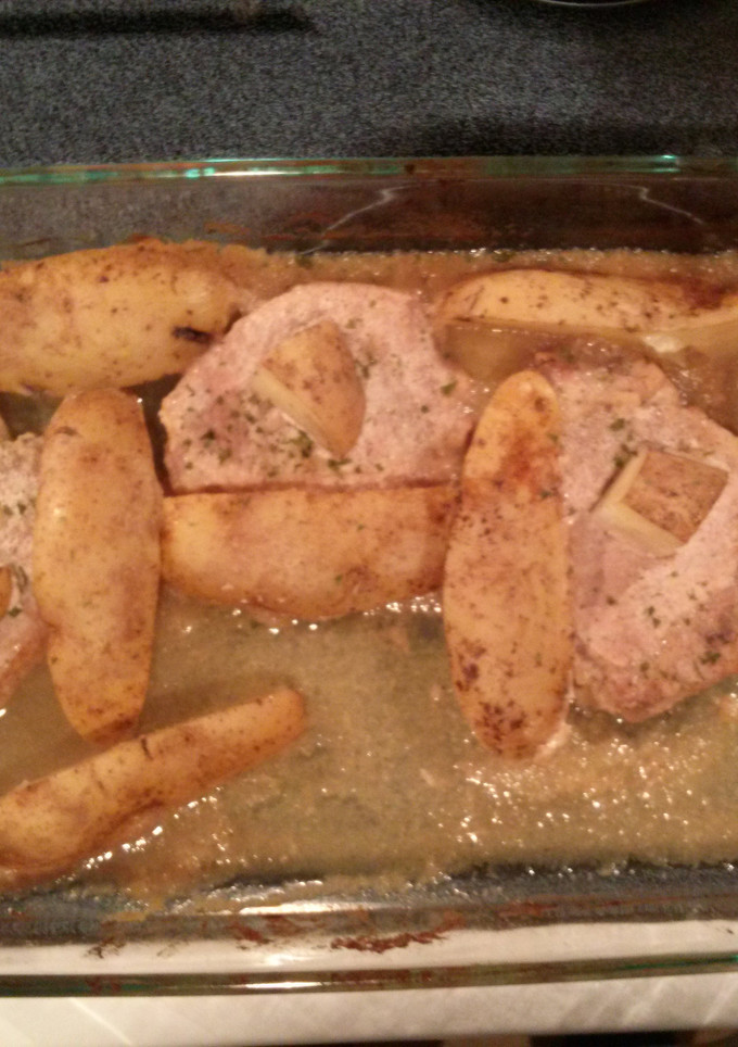A picture of Curry n Applesauce Porkchops w/Potatoes.