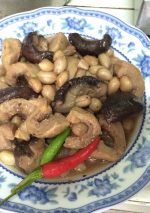 Hình của món Hôm nay mình tham gia Lễ Hội Món Chay, xin được chia sẻ với các bạn món chay của xứ Huế quê mình nhé. #chay Trái Vả kho nấm.