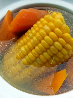 A picture of LG CHICKEN SOUP / STOCK( CARROT AND CORN COB ).