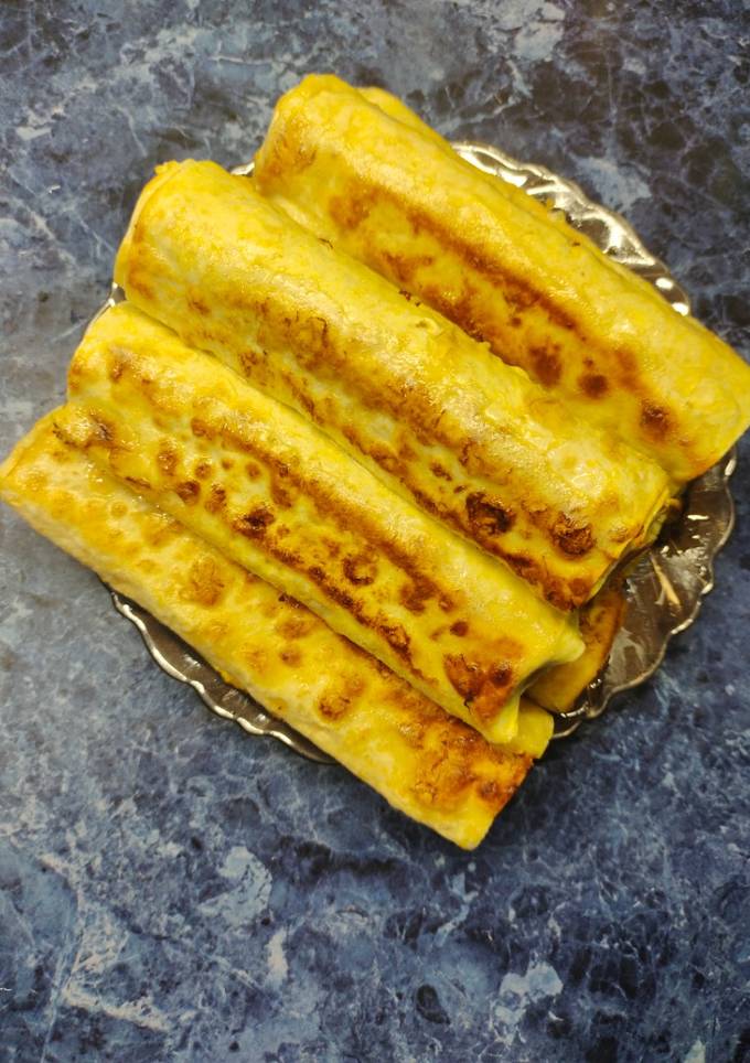 Лаваш з сосискою та сиром