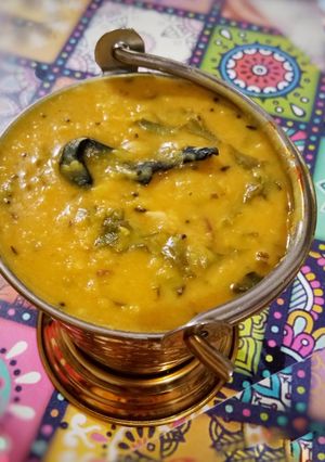 A picture of Dal palak.